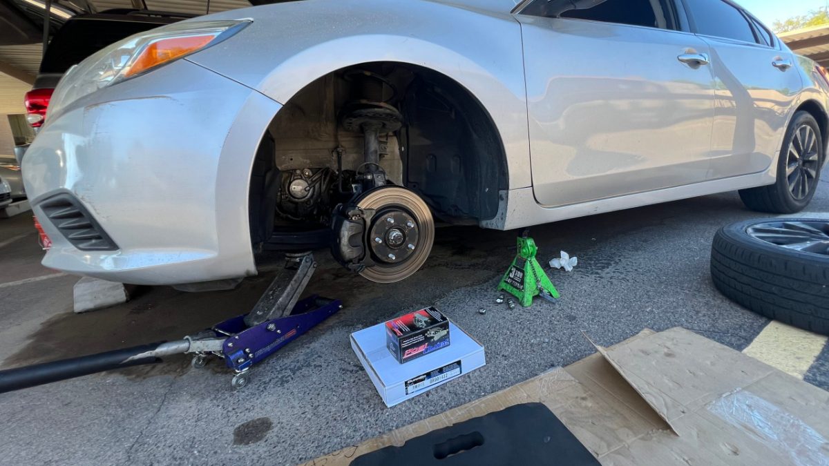 2018 Nissan Altima getting front pads and rotors at the customer&rsquo;s home